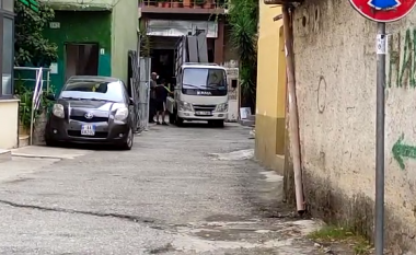 Shpërthim tritoli pranë një banese në Tiranë