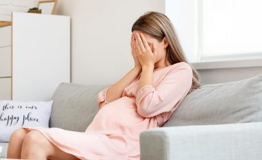 Depresioni në shtatzëni: Faktorët e rrezikut dhe trajtimi