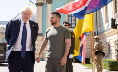 Johnson sërish viziton Kievin, tregon armët e reja që Britania do t’i dërgojë në Ukrainë