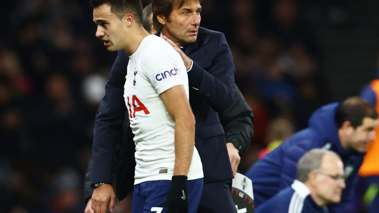 Tottenham largon dy të padëshiruarit e Contes, Sergio Reguilon e Harry Winks