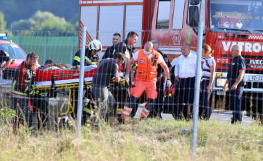 "Ishte si të shikosh filma horror, shoferi fluturoi nga xhami", thotë njëri prej zjarrfikësve pas aksidentit të autobusit polak në Kroaci