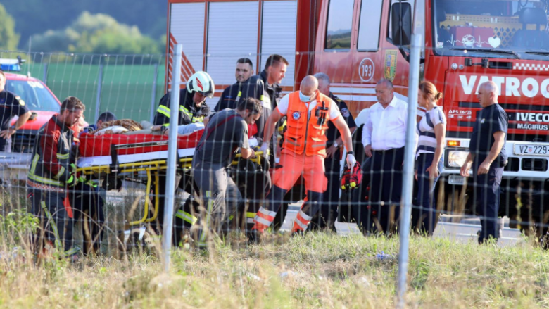 “Ishte si të shikosh filma horror, shoferi fluturoi nga xhami”, thotë njëri prej zjarrfikësve pas aksidentit të autobusit polak në Kroaci