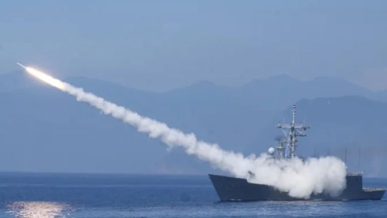 Reagon Japonia pasi pesë raketa balistike të Kinës “zbarkojnë” në zonën ekskluzive ekonomike të saj