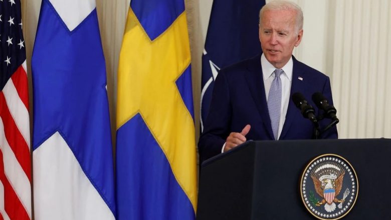 Biden nënshkruan dokumentet e mbështetjes së SHBA-së për Suedinë dhe Finlandën për t’u bashkuar me NATO-n