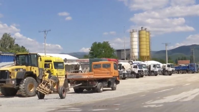 Banorët e Vushtrrisë ankohen për ndotje nga kompania e betonit