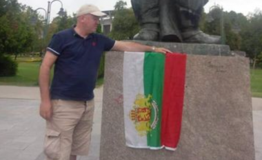 Provokim i ri nga Bullgaria, vendoset flamur bullgar në monumentin e Goce Dellçevit në Shkup