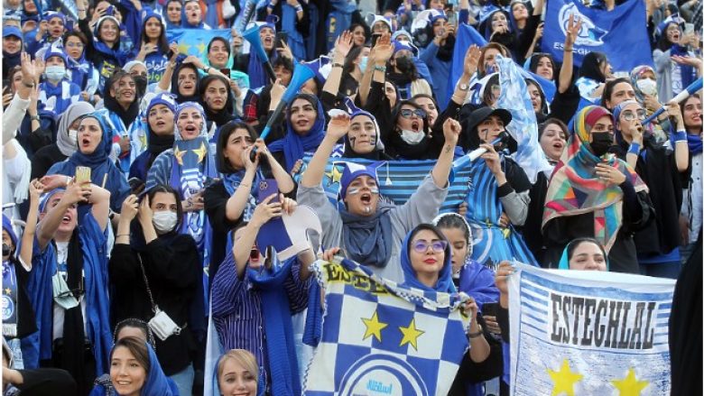 Femrat panë një ndeshje të ligës iraniane në stadium për herë të parë pas më shumë se 40 vitesh