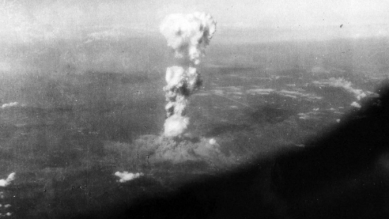 Fotografitë nga ajri shfaqin Hiroshimën para dhe pas lëshimit të bombës atomike në 1945