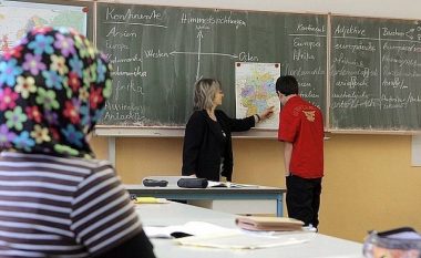 Rikthehet debati për shaminë në shkolla, Ministrisë së Arsimit i jepen 45 ditë afat për anulimin e udhëzimit administrativ