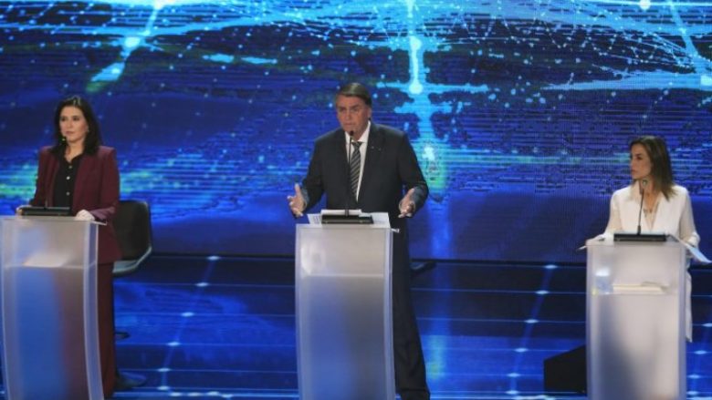 Presidenti brazilian, Bolsonaro fyen një gazetare gjatë debatit: Ti shkon në shtrat duke menduar për mua