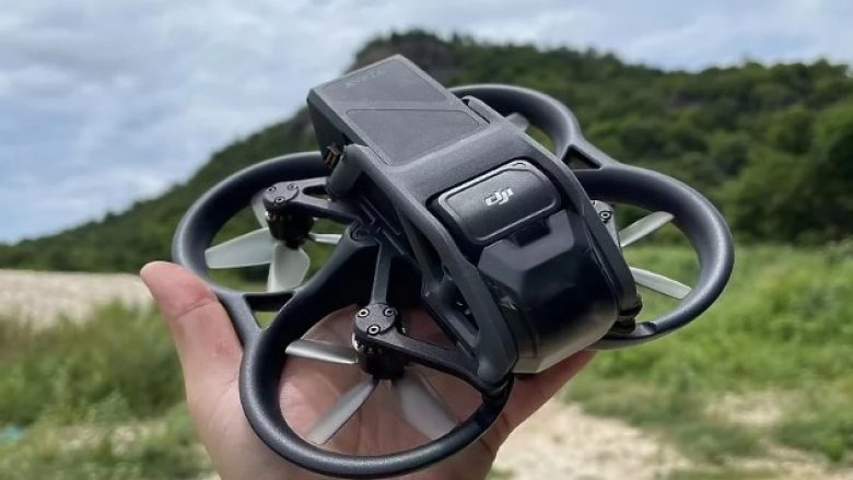 Avata është një dron i ri DJI, ka mbrojtje me helikë dhe fluturon për 18 minuta