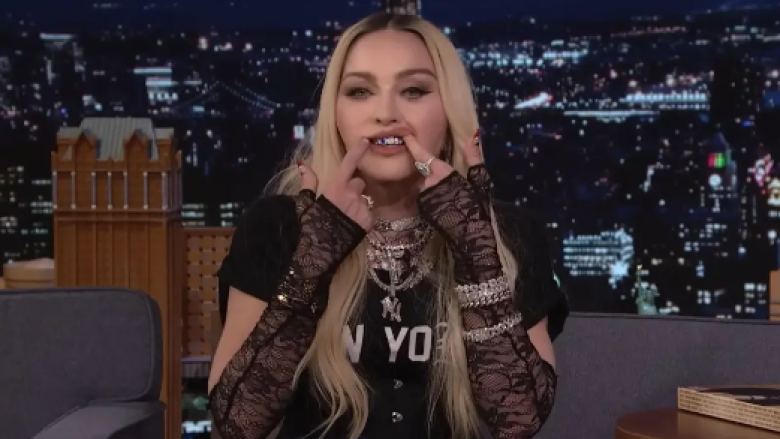 Madonna shpjegon se përse mban proteza në dhëmbë: I kam vërtet të shëmtuar