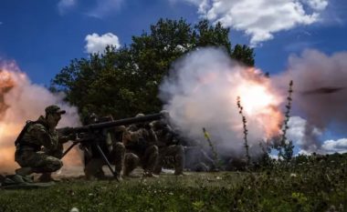 Pasi njoftoi nisjen e një kundërofensive në rajon, Ukraina ‘bombardon kapacitetet ruse të furnizimit’ në lumin Dnipro