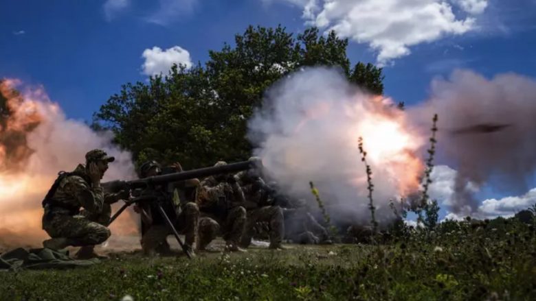 Pasi njoftoi nisjen e një kundërofensive në rajon, Ukraina ‘bombardon kapacitetet ruse të furnizimit’ në lumin Dnipro