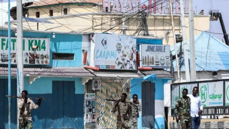 12 të vdekur pas një sulmi në një hotel të Somalisë