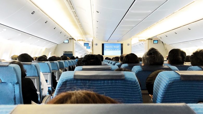Pse duhet të uleni gjithmonë në pjesën e prapme të aeroplanit nëse dëshironi përfitime shtesë gjatë fluturimit