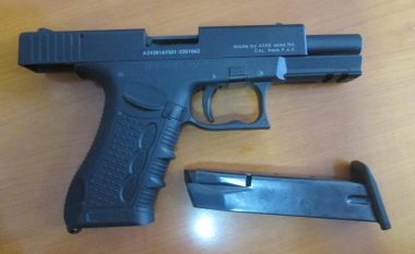 Konfiskohen tri armë në Mitrovicë