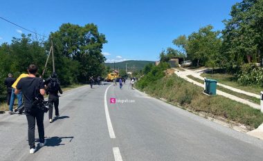 Fillon tërheqja e barrikadave në veri të Kosovës