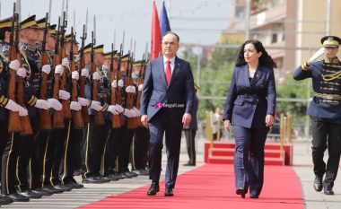 ​Presidenti Begaj për herë të parë në Kosovë, pritet me ceremoni shtetërore