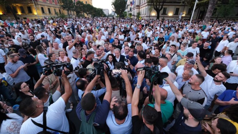 Berisha i bashkohet protestës: Nga ngjarjet më tragjike që kanë ndodhur, Çuçi duhej shkarkuar pas 4 minutash