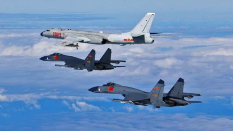 Më shumë se 100 aeroplanë luftarakë fluturojnë rreth Tajvanit
