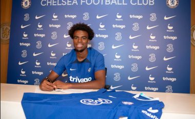 Zyrtare: Chelsea nënshkruan me Carney Chukwuemeka