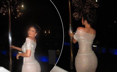 Kylie Jenner shkëlqen me një fustan të tejdukshëm për ditëlindjen e 25-të