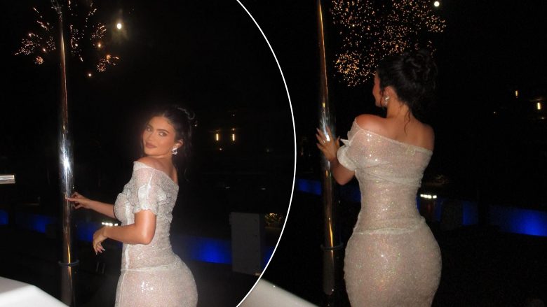 Kylie Jenner shkëlqen me një fustan të tejdukshëm për ditëlindjen e 25-të