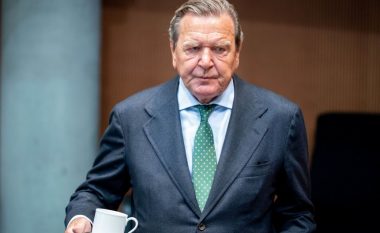 Ish-kancelari Schroder padit Bundestagun