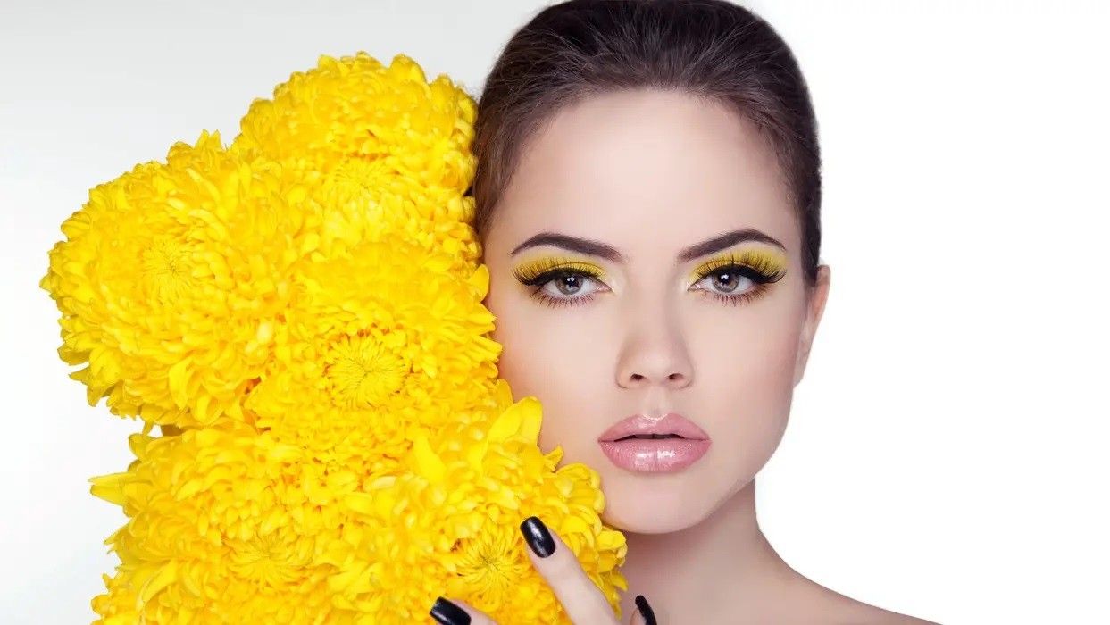 The color of the sun in the eyes Shades of yellow, from neon to pastel