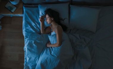 Koha ideale e gjumit për moshën e mesme dhe të moshuarit