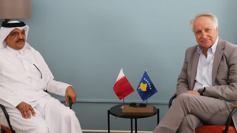 Latifi bisedon për projekte shëndetësore me Ambasadorin e Katarit, Ali bin Hamad Al-Marri