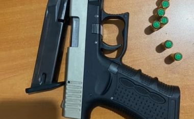 Konfiskohen dy armë në Mitrovicë dhe Vushtrri