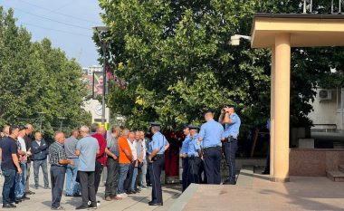 Protesta e ‘Kosova Thëngjillit’, kërkojnë kthimin e mbi 160 punëtorëve në vendin e punës