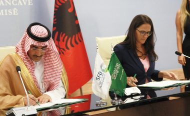 Shqipëria nënshkruan marrëveshje 49 milionë dollarë me Fondin Arab për rrugën Qukës-Qafë Plloçë