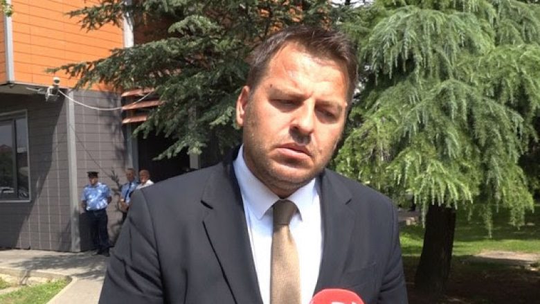 Deputeti Muja në protestë: Rasti i 11-vjeçares demonstron neglizhencë goxha të gjatë