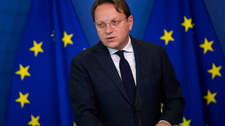Varhelyi shpreh keqardhje pasi i quajti disa eurodeputetë “idiotë”