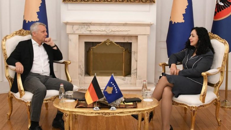 Osmani në takim me ambasadorin e Gjermanisë: Serbisë t’i dërgohen mesazhe të qarta se s’do të tolerohet nxitja e dhunës në veri