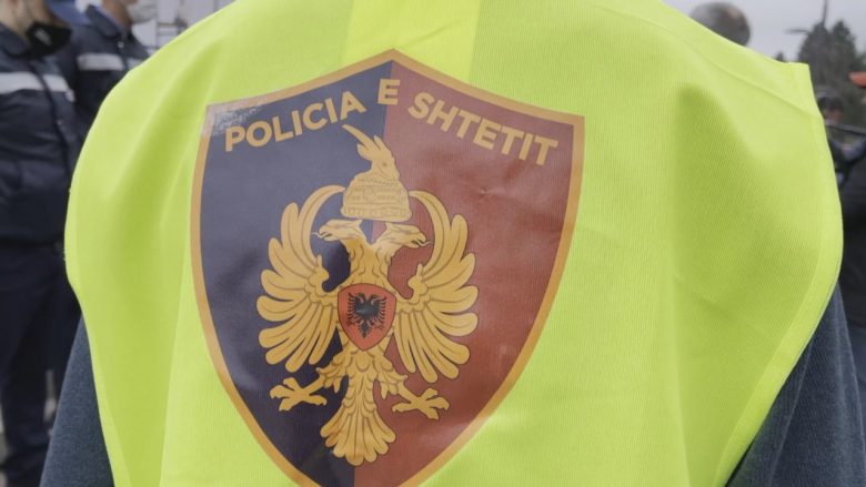 Kanosi me armë një person për t’i marrë tre mijë euro, arrestohet 26-vjeçari në Elbasan