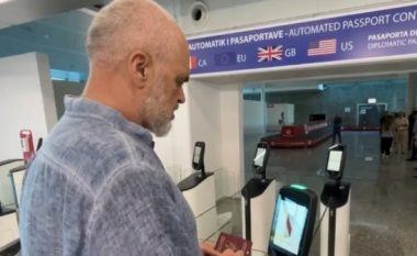 Rama publikon pamjet nga terminali i ri në Rinas: Pesë herë më pak radhë falë leximit digjital të pasaportave