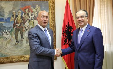 Haradinaj takon presidentin Begaj: Sinqeriteti në bashkëpunim me aleatët e sigurisë është jetik