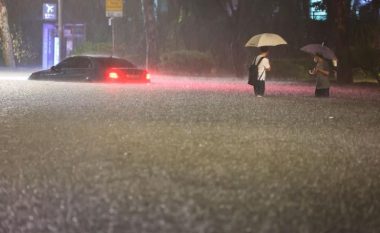 Reshje rekord të shiut në Seul të Koresë së Jugut, të paktën tetë të vdekur – pamje që tregojnë kaosin e krijuar