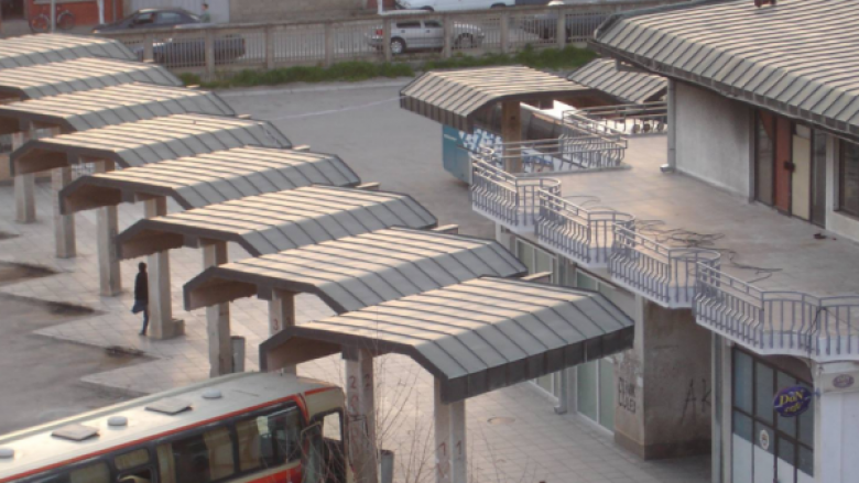 Tentoi ta vjedhë kulmin e stacionit të autobusëve në Mitrovicë, kapet në flagrancë i dyshuari