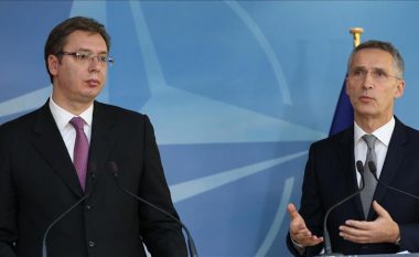 Stoltenberg telefonon Vuçiqin: NATO e gatshme të ndërhyjë nëse rrezikohet stabiliteti në veri të Kosovës