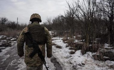 Ushtarët ukrainas që u kapën nga Rusia thonë se janë rrahur gjatë burgosjes: “Pashë djem që u sollën me brinjë të thyer”