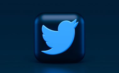 Opsioni për t’u regjistruar në Twitter Blue zhduket nga aplikacionet iOS, vetëm disa ditë pas lansimit