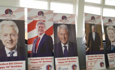 ​“Miqtë e Amerikës” kremtojnë ditëlindjen e ish-presidentit Bill Clinton