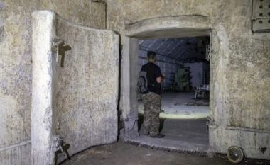 Hynë në tunelet e uzinës së armëve në Poliçan, lirohen 4 shtetasit çekë, vazhdojnë hetimet