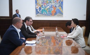 Vuçiq këshillohet me ambasadoren kineze në Beograd para takimit me Kurtin në Bruksel
