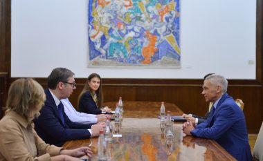 Aleksandar Vuçiq këshillohet me ambasadorin rus në Beograd për hapat e ardhshëm në raport me Kosovën